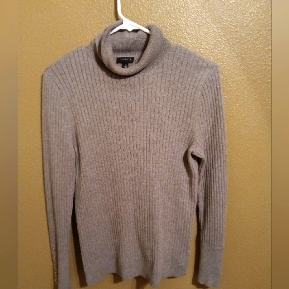 Talbots Grey Ribbed Turtleneck Long Sleeve Sweater Size Small in good condition